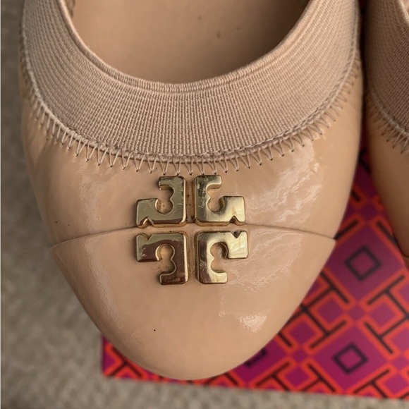 TORY BURCH Jolie Taupe Nude Patent Leather Cap Toe Stretch Ballet Flats - Picture 2 of 6